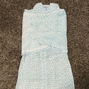 Halo Small Muslin Swaddle (Blue Circles Pattern)